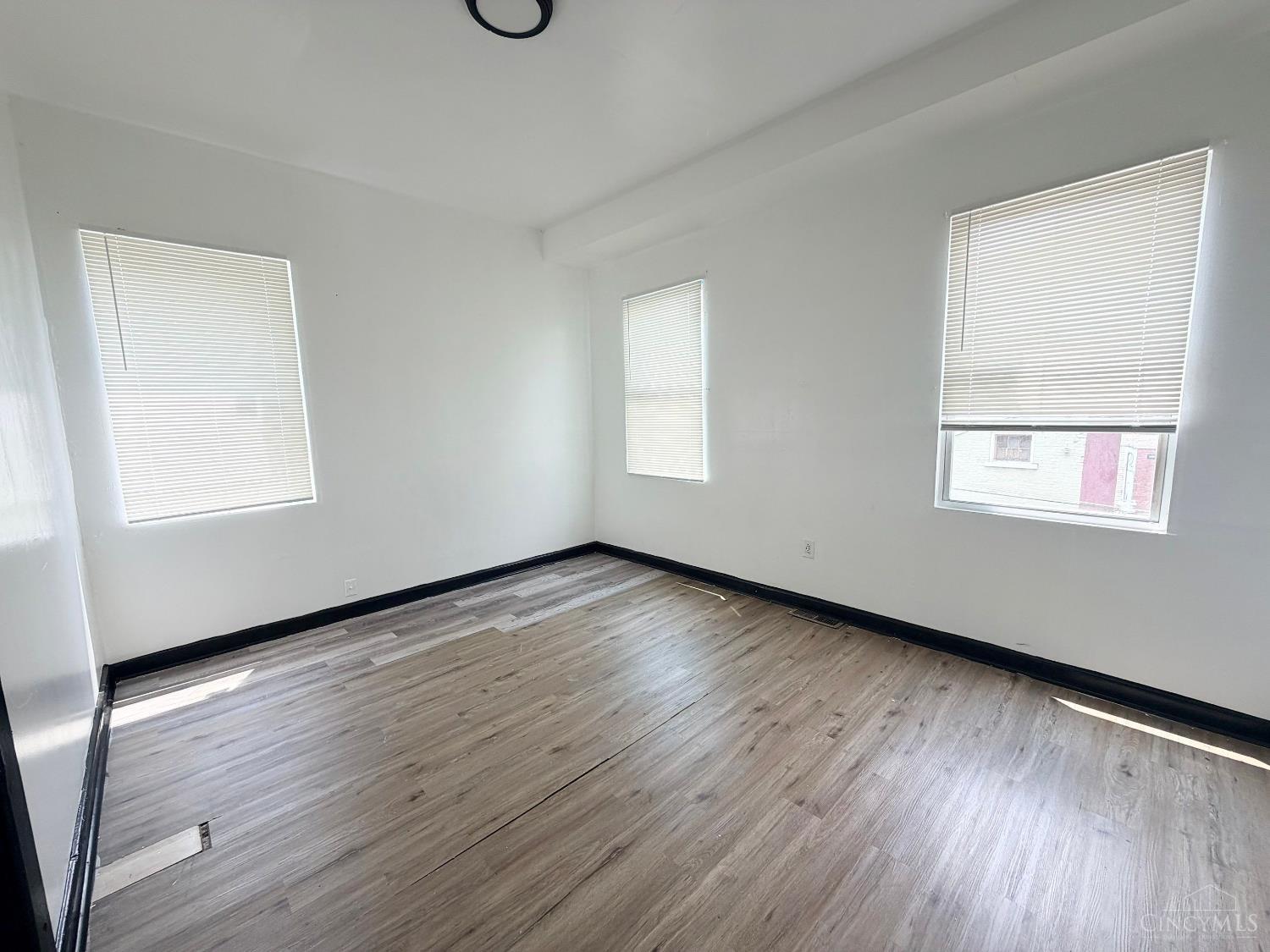 252 Renner St Property Photo 7
