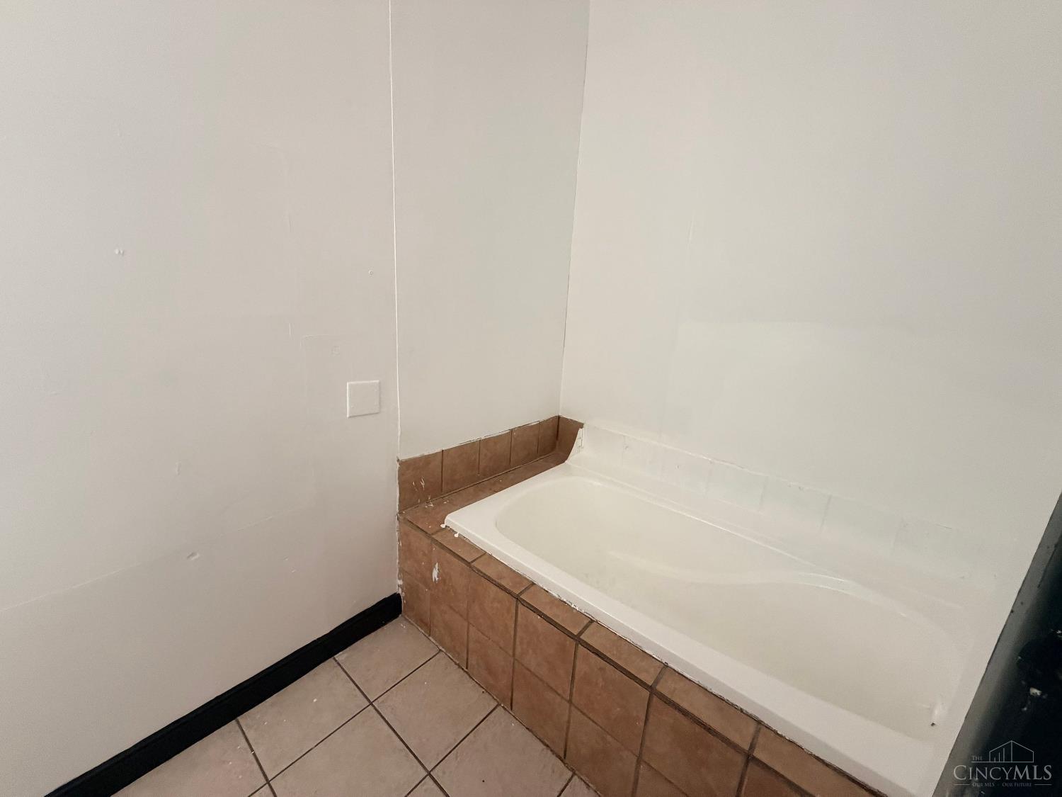 252 Renner St Property Photo 8