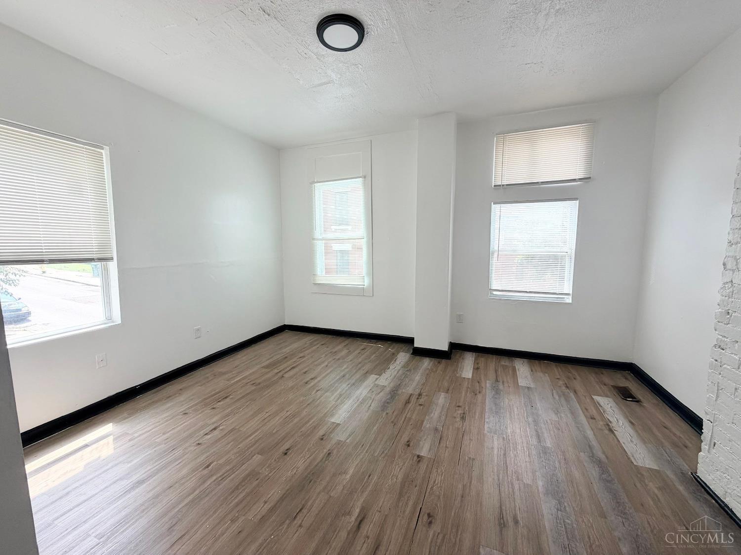 252 Renner St Property Photo 10