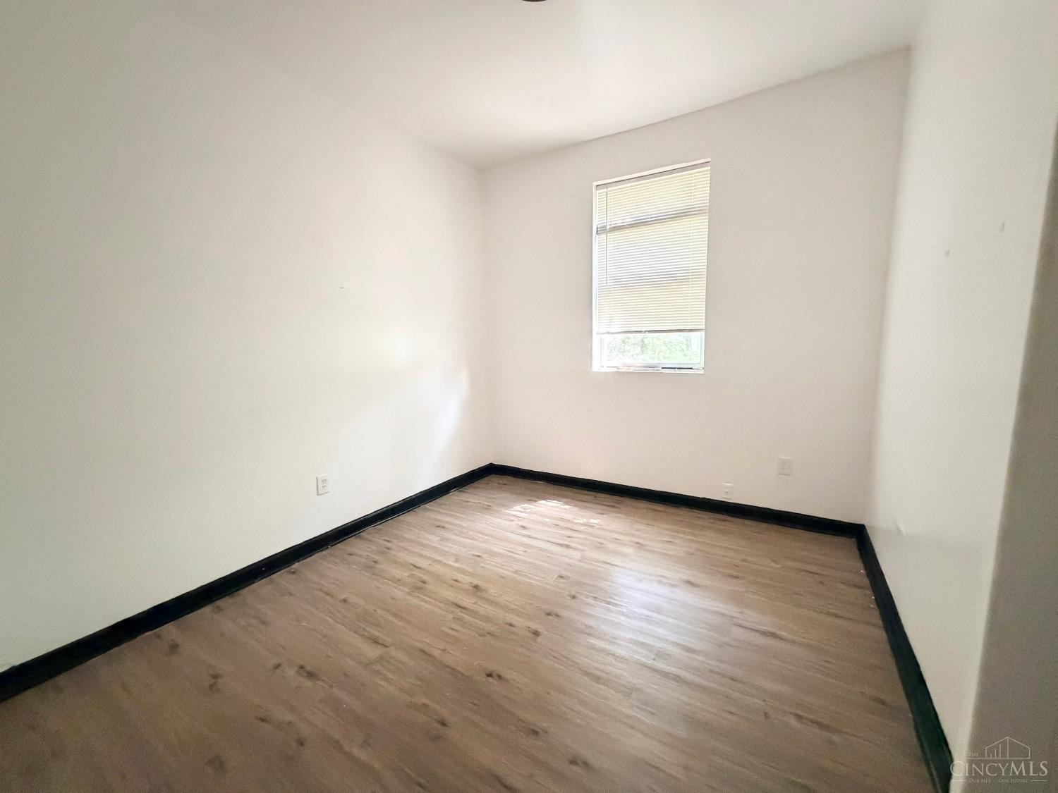 252 Renner St Property Photo 12