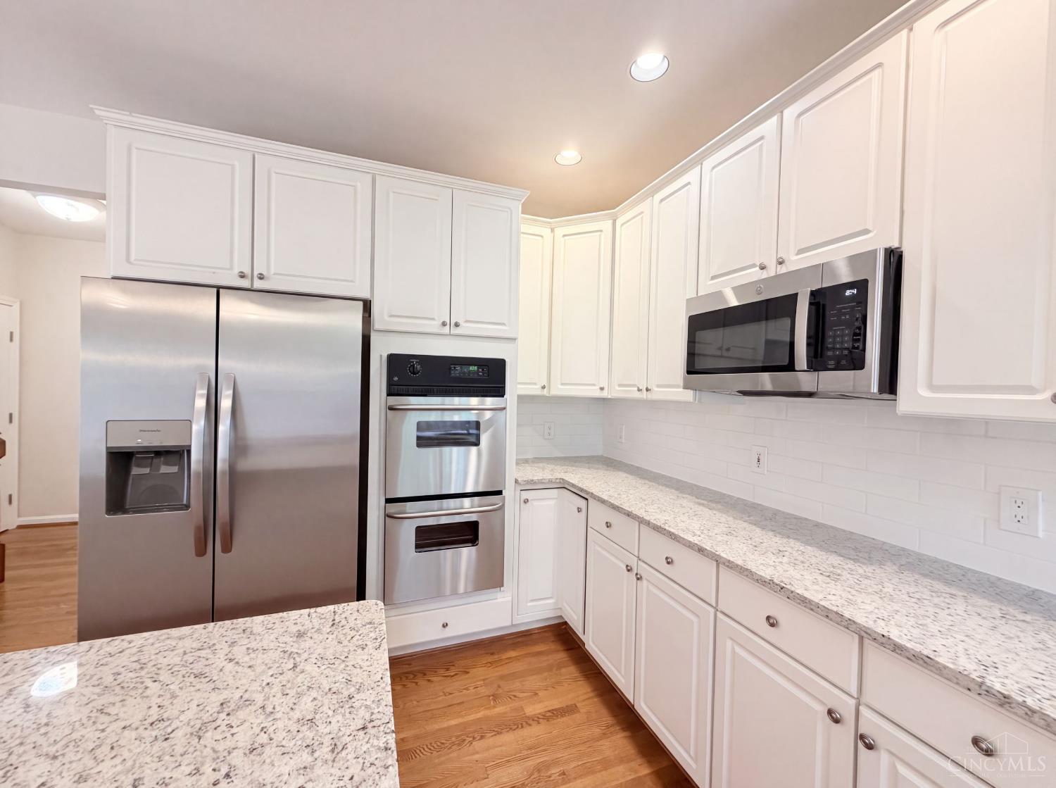 6667 Miami Woods Drive Property Photo 7