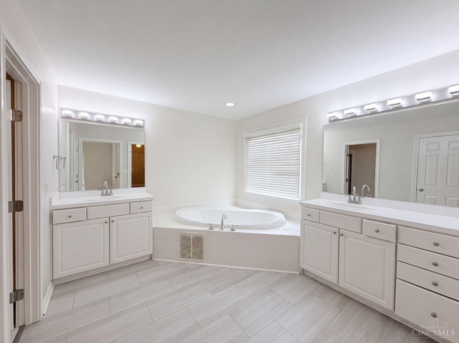 6667 Miami Woods Drive Property Photo 27