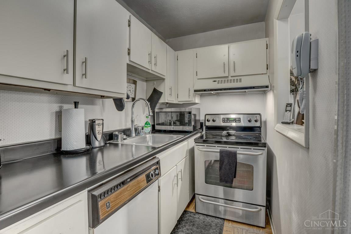 4904 Chalet Drive Property Photo 5