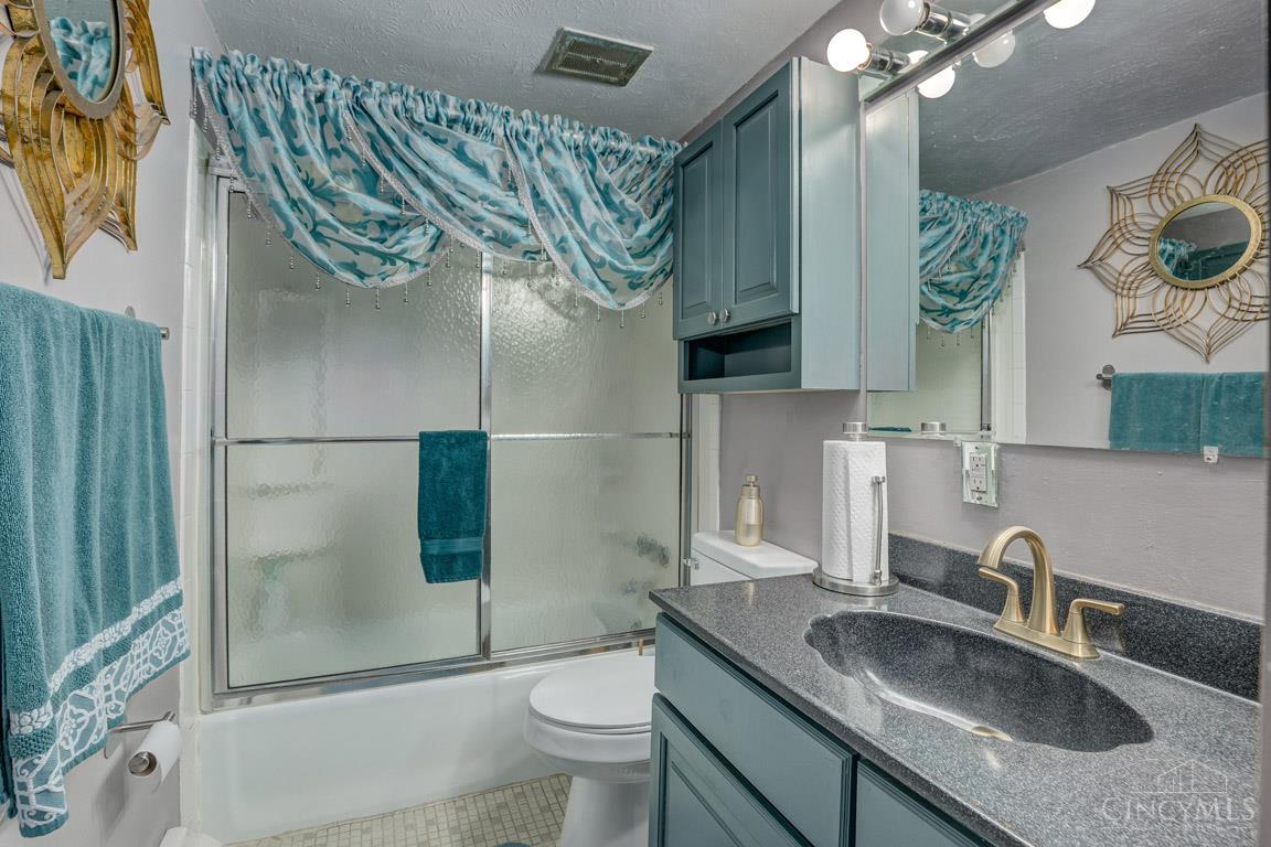 4904 Chalet Drive Property Photo 12