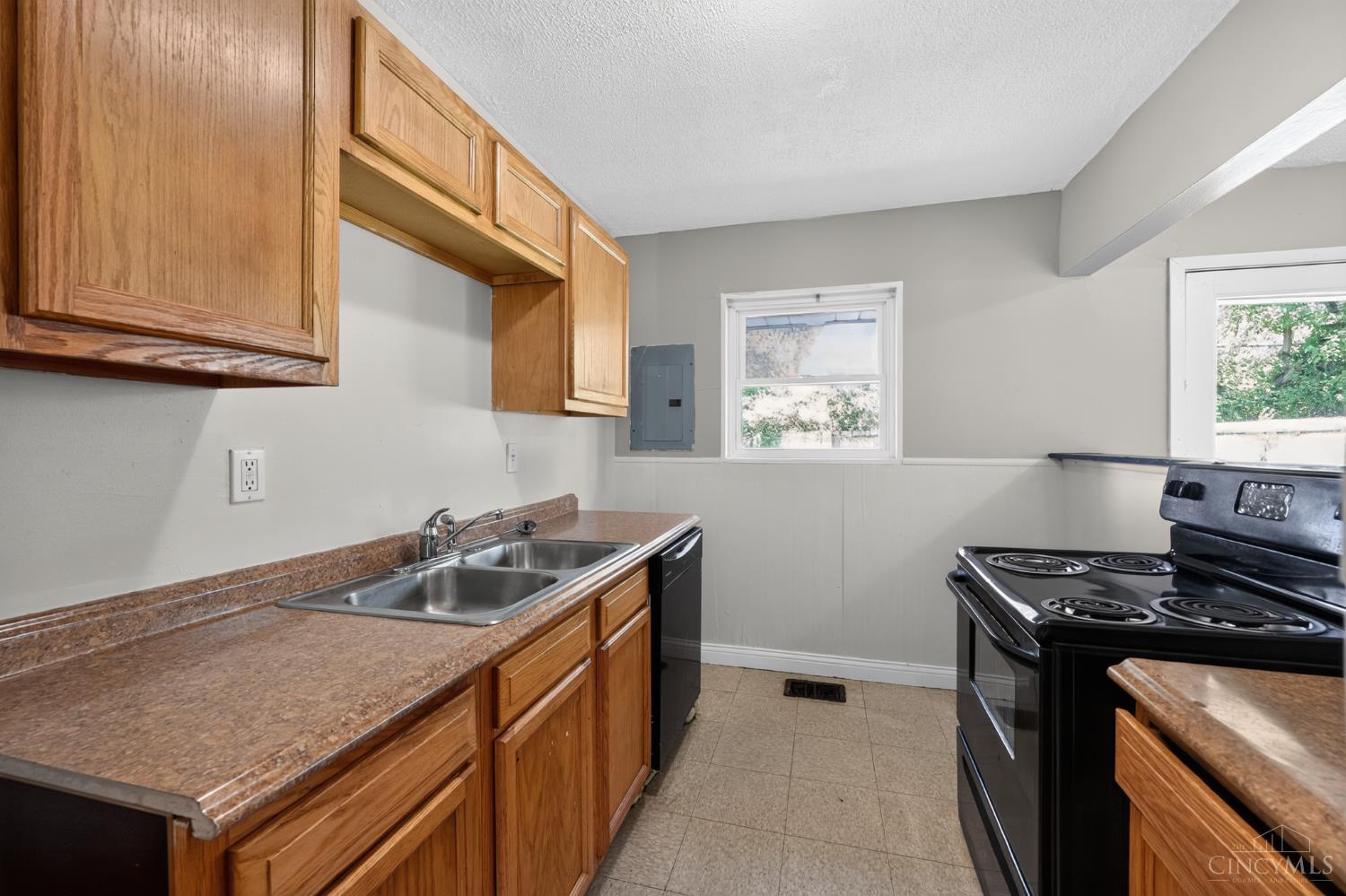 8745 Daly Road Property Photo 11