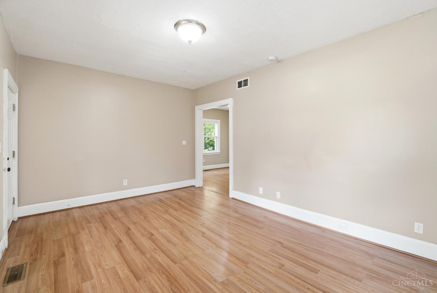2416 Lysle Lane Property Photo 6