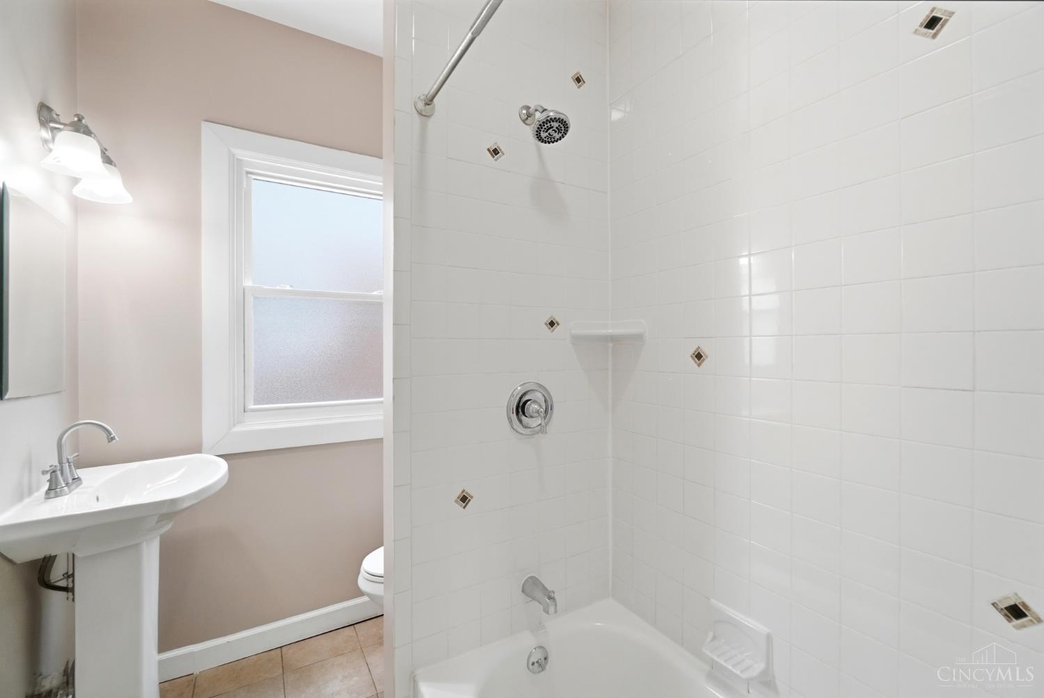 2416 Lysle Lane Property Photo 16