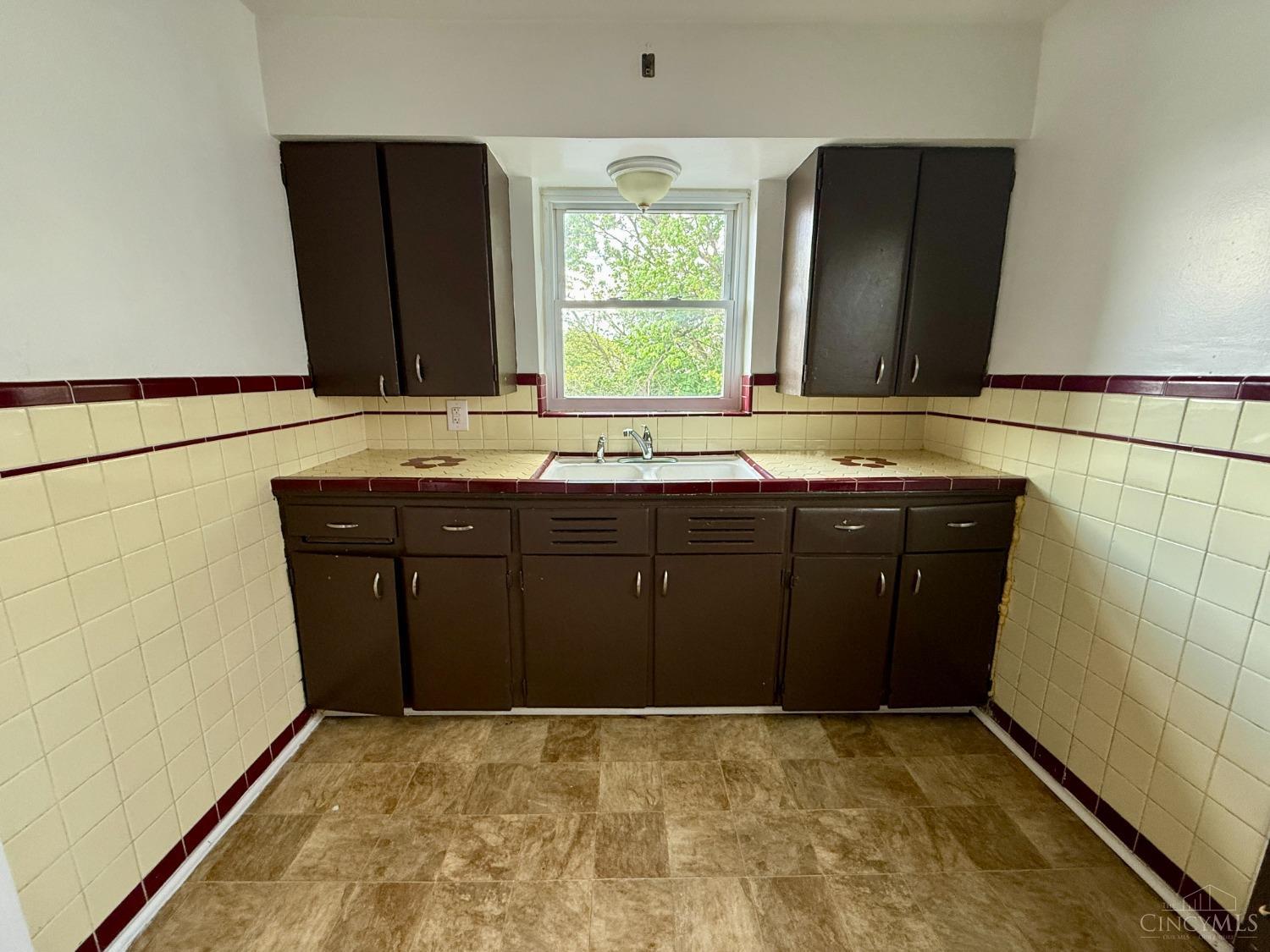 5510 Newfield Avenue Property Photo 6