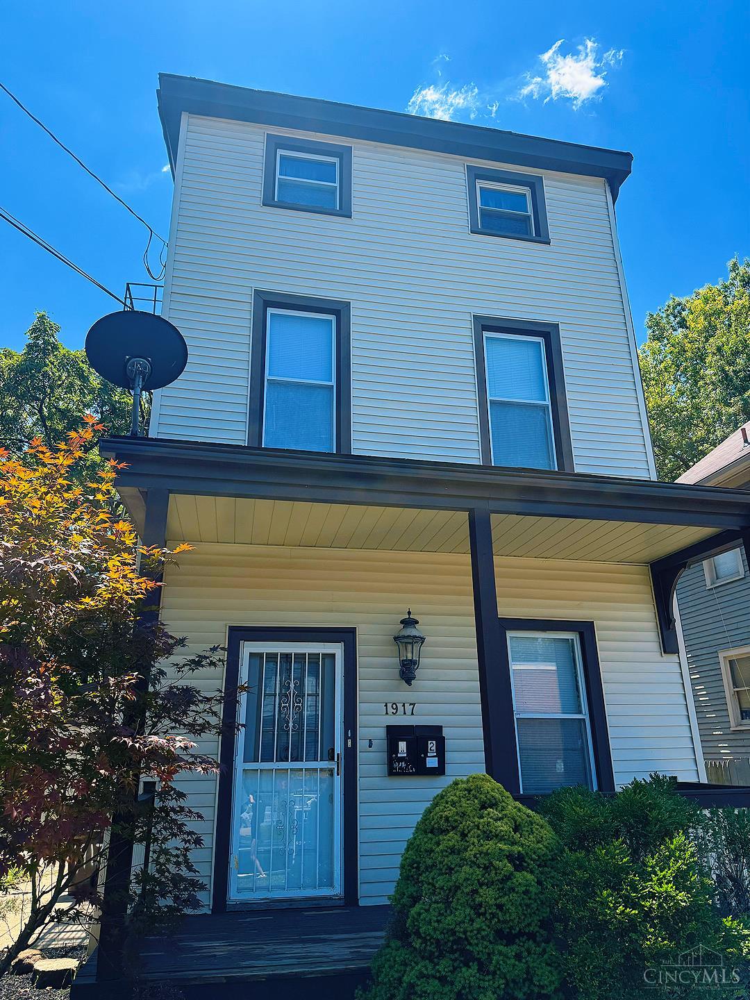 1917 Mills Avenue Property Photo 1