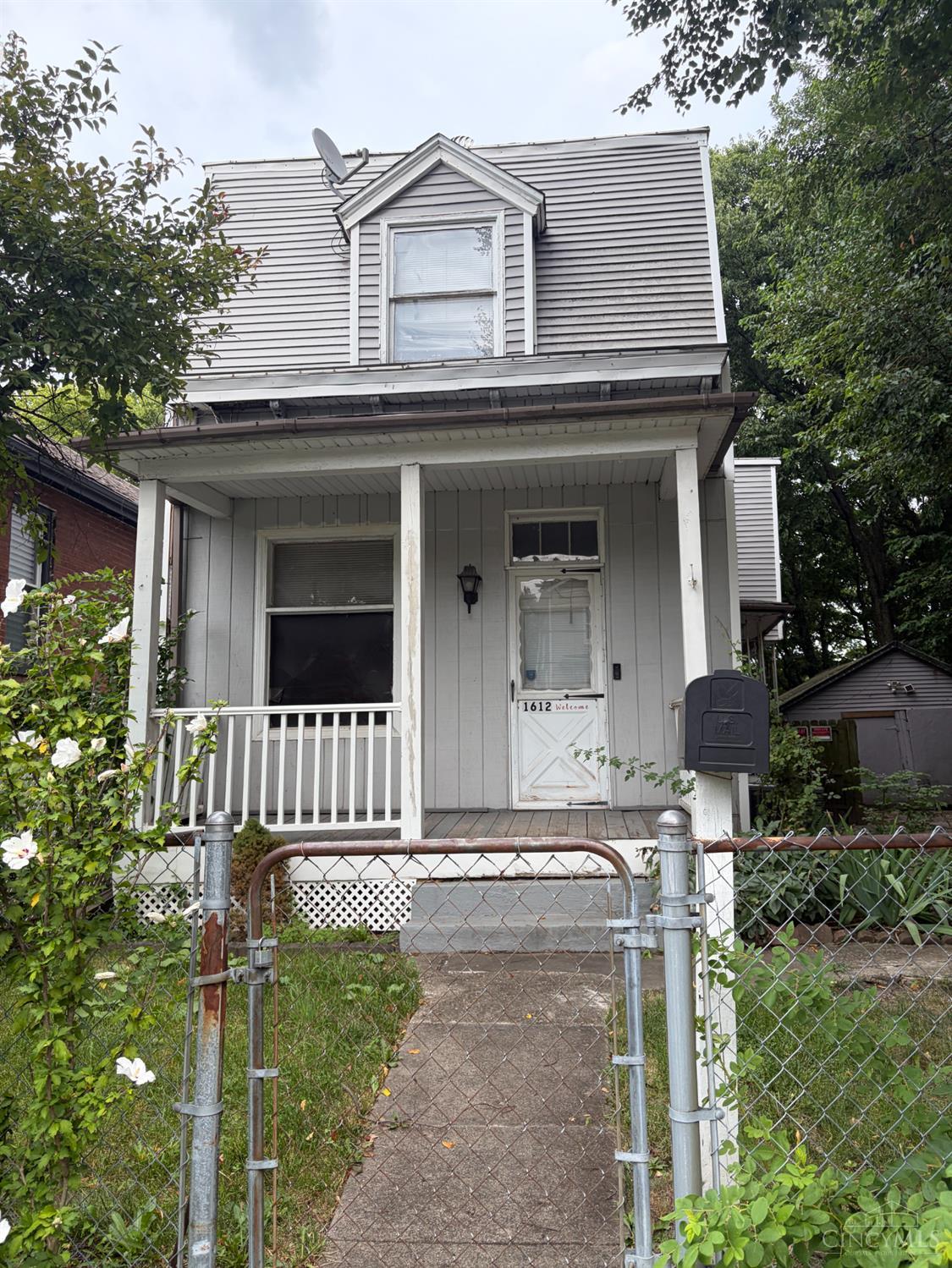 1612 Gilsey Avenue Property Photo 3