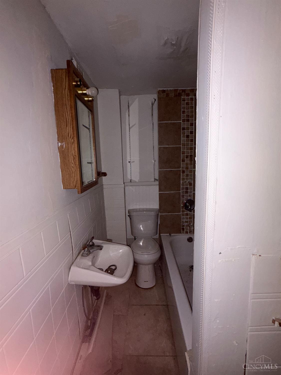 1612 Gilsey Avenue Property Photo 8