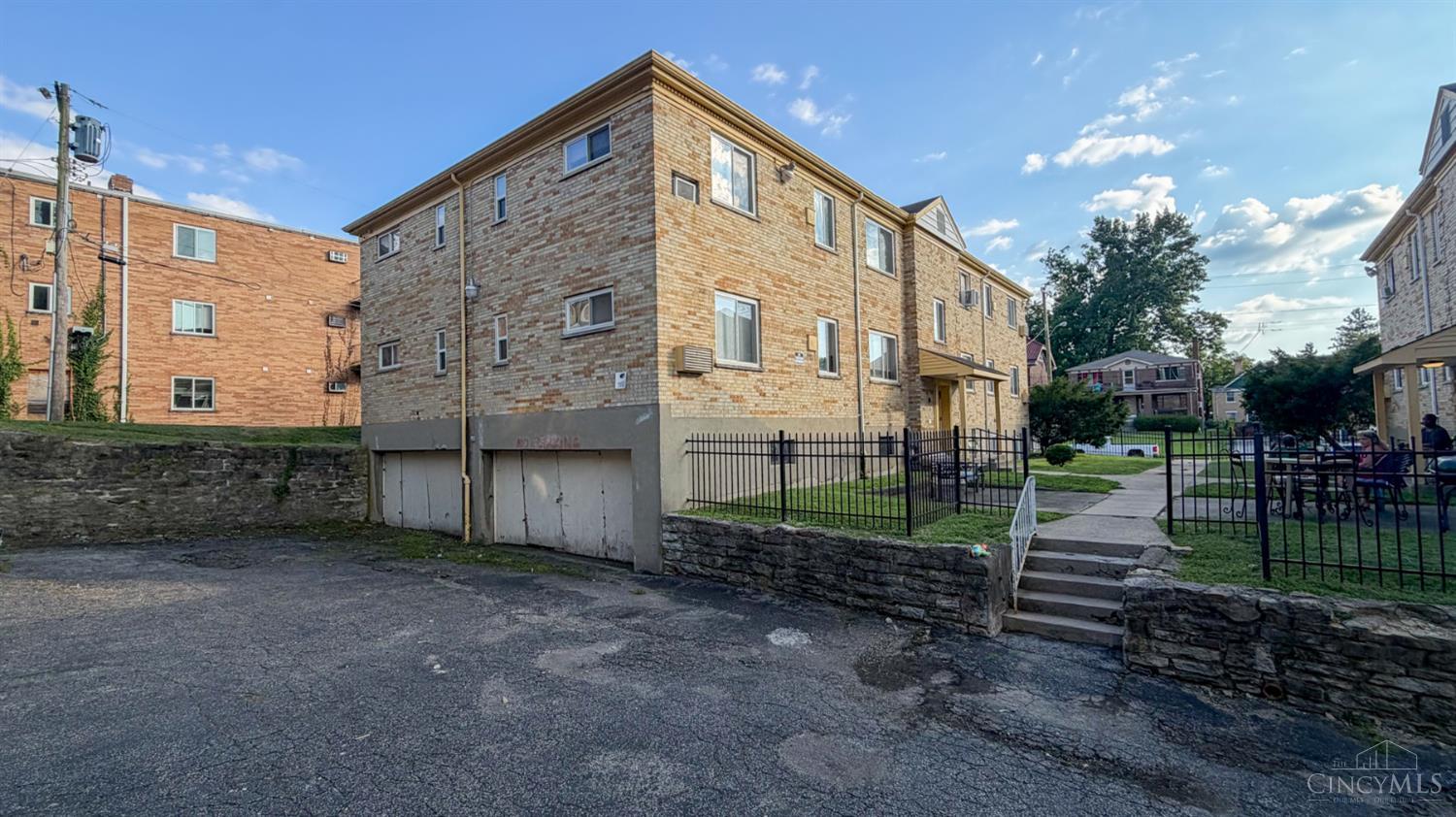 2896 Harrison Avenue Property Photo 4