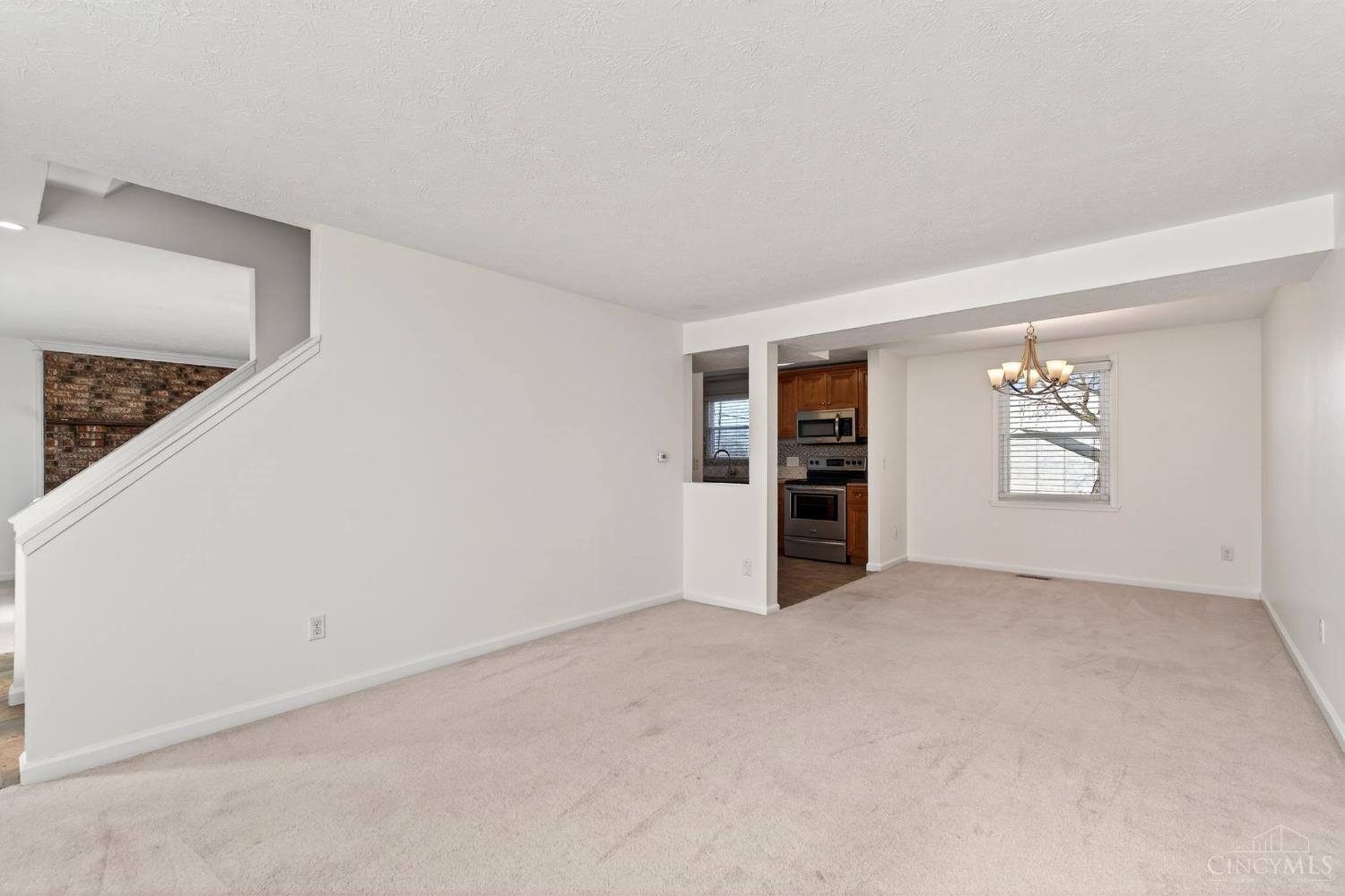 6978 Fallen Oaks Drive Property Photo 6