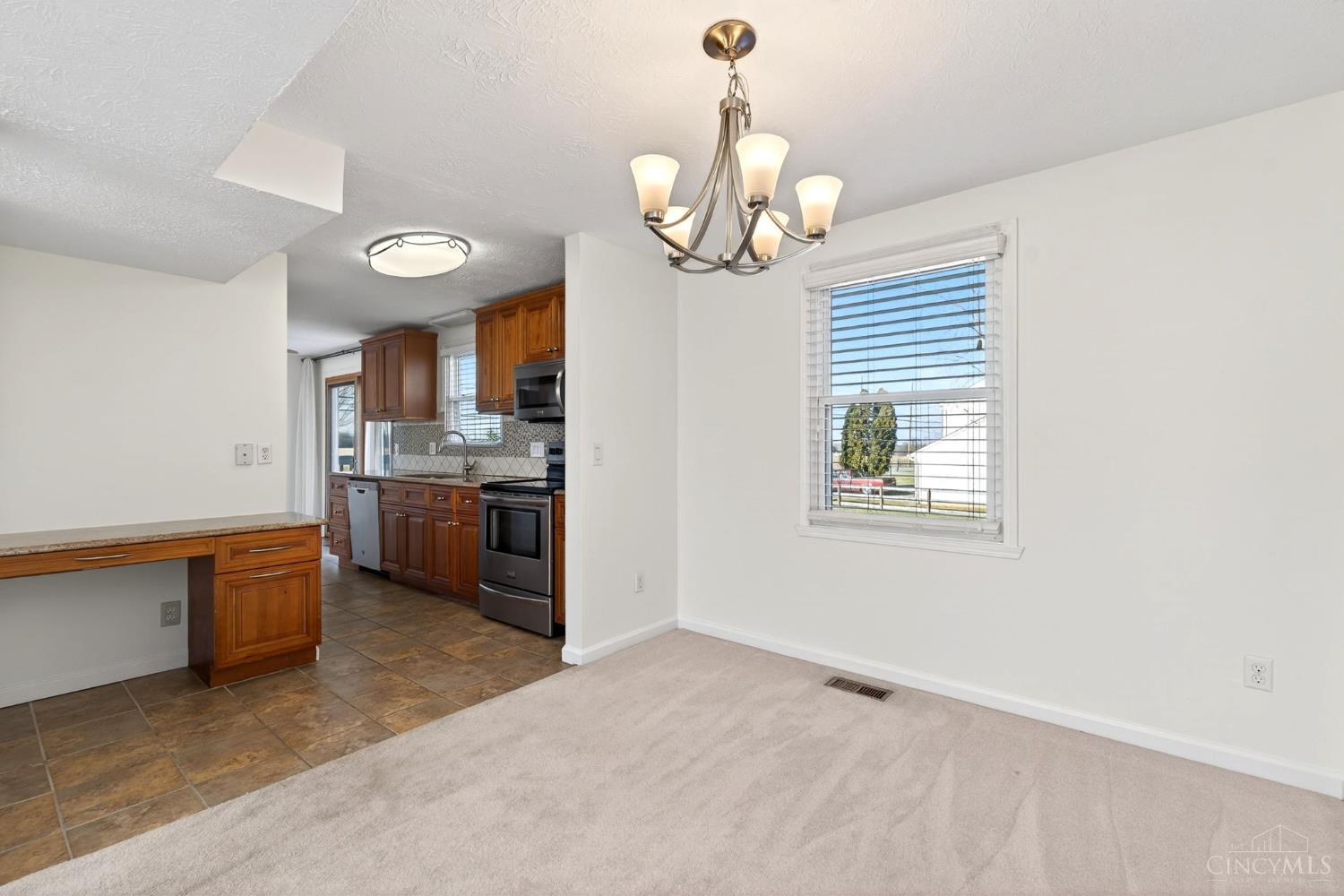 6978 Fallen Oaks Drive Property Photo 14