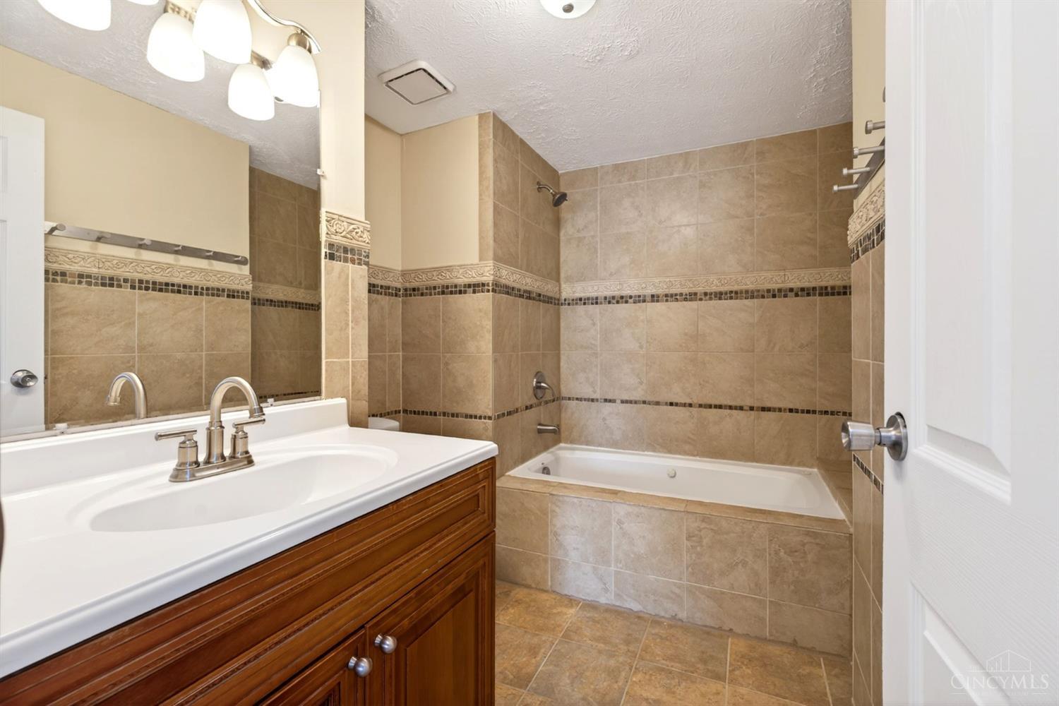 6978 Fallen Oaks Drive Property Photo 30