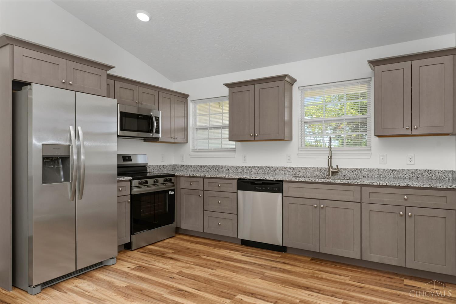 128 Kelly Drive Property Photo 3