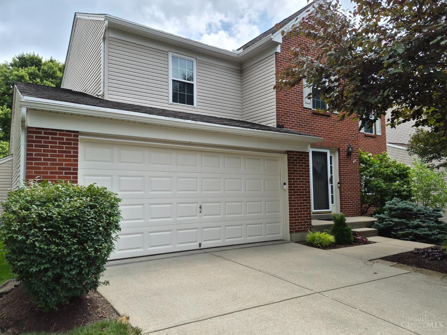2818 Orchardpark Drive Property Photo 2