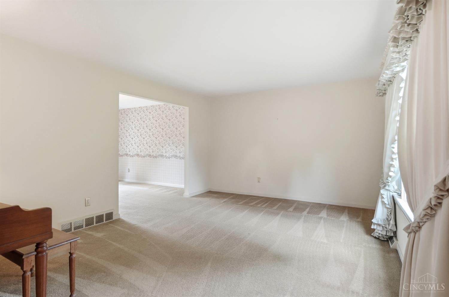8017 Eastdale Drive Property Photo 8
