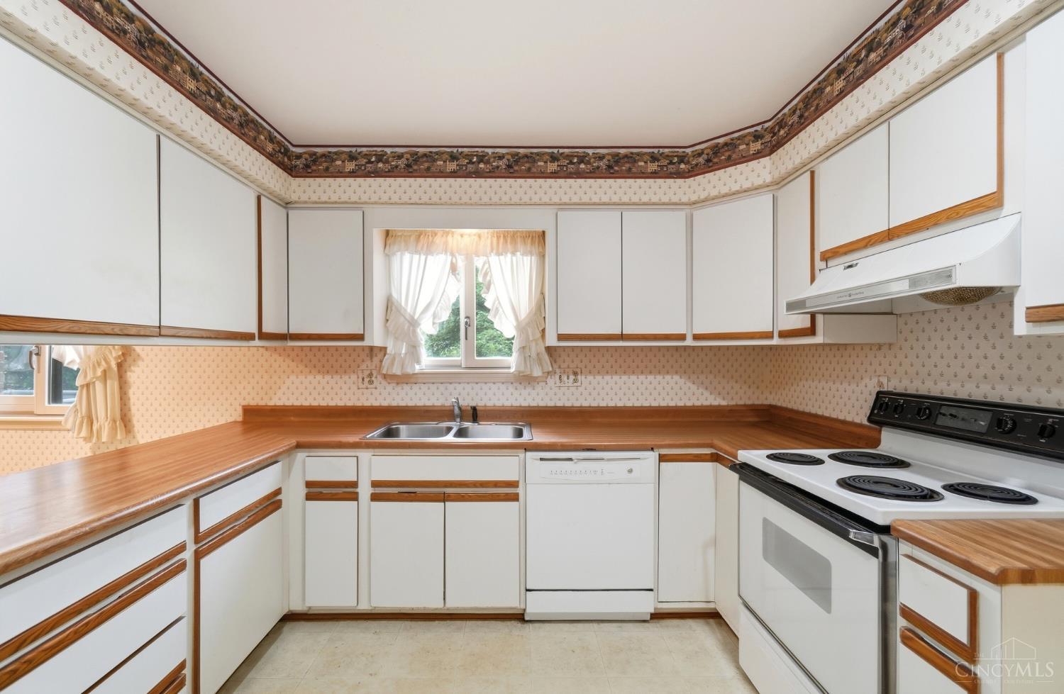 8017 Eastdale Drive Property Photo 13