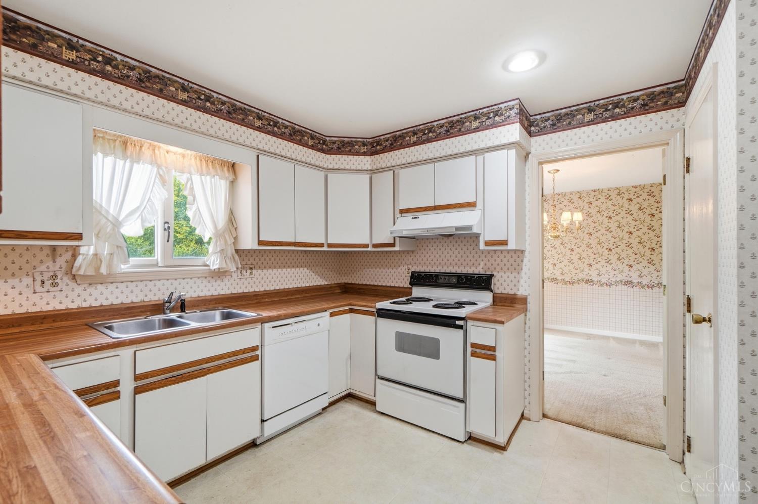 8017 Eastdale Drive Property Photo 14