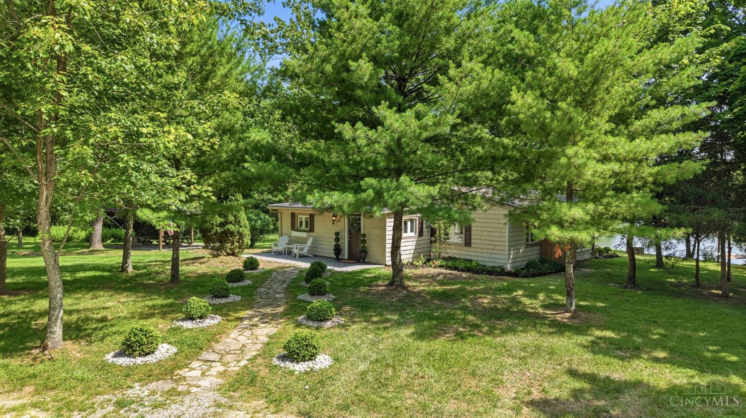 1632 Carey Lane Property Photo 1