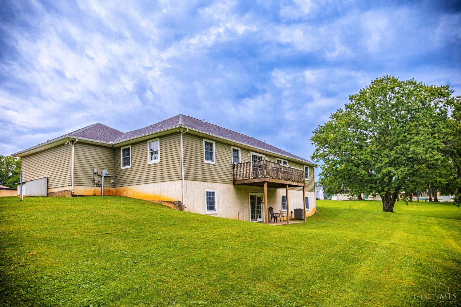 100 Tower Drive Property Photo 8