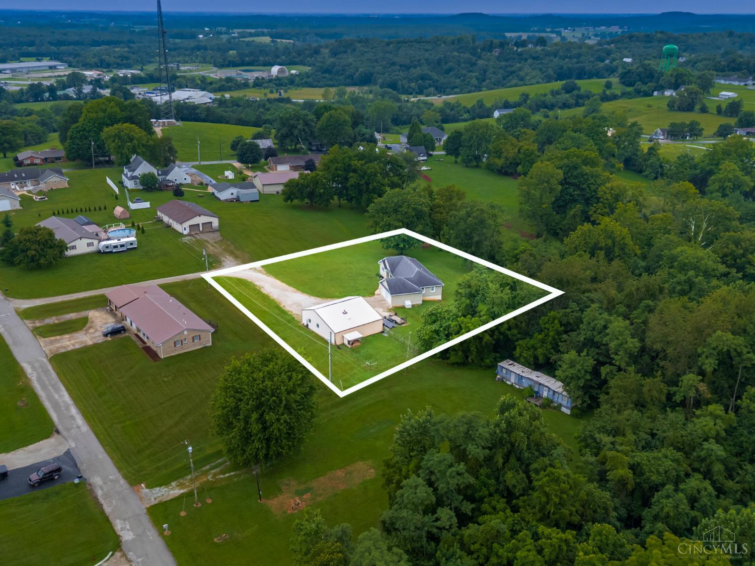 100 Tower Drive Property Photo 12