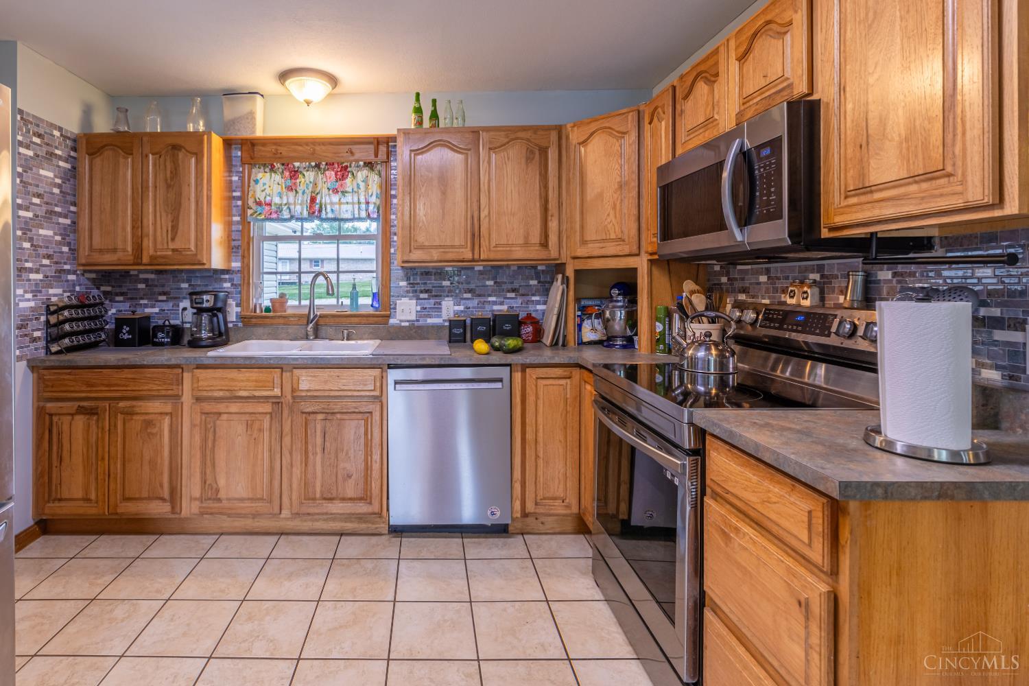 100 Tower Drive Property Photo 23