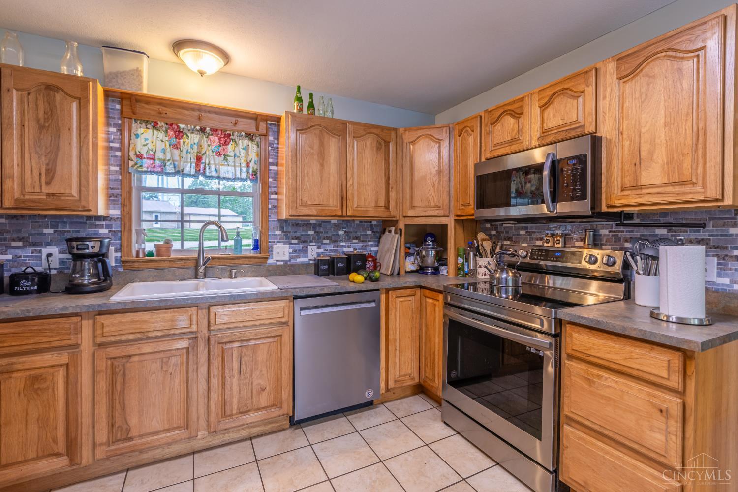 100 Tower Drive Property Photo 25