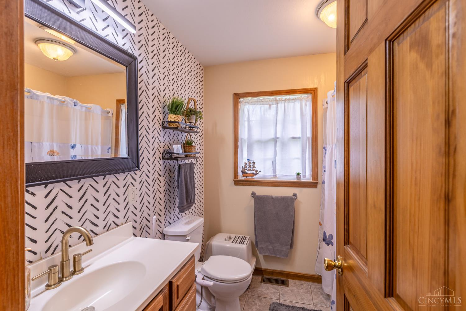 100 Tower Drive Property Photo 33