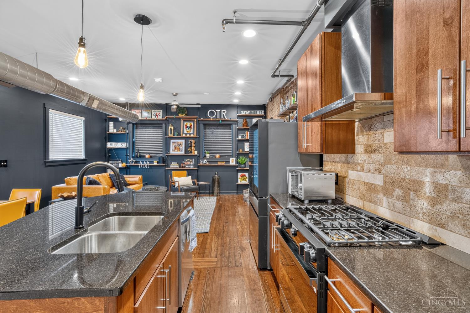 1237 Vine Street Property Photo 6