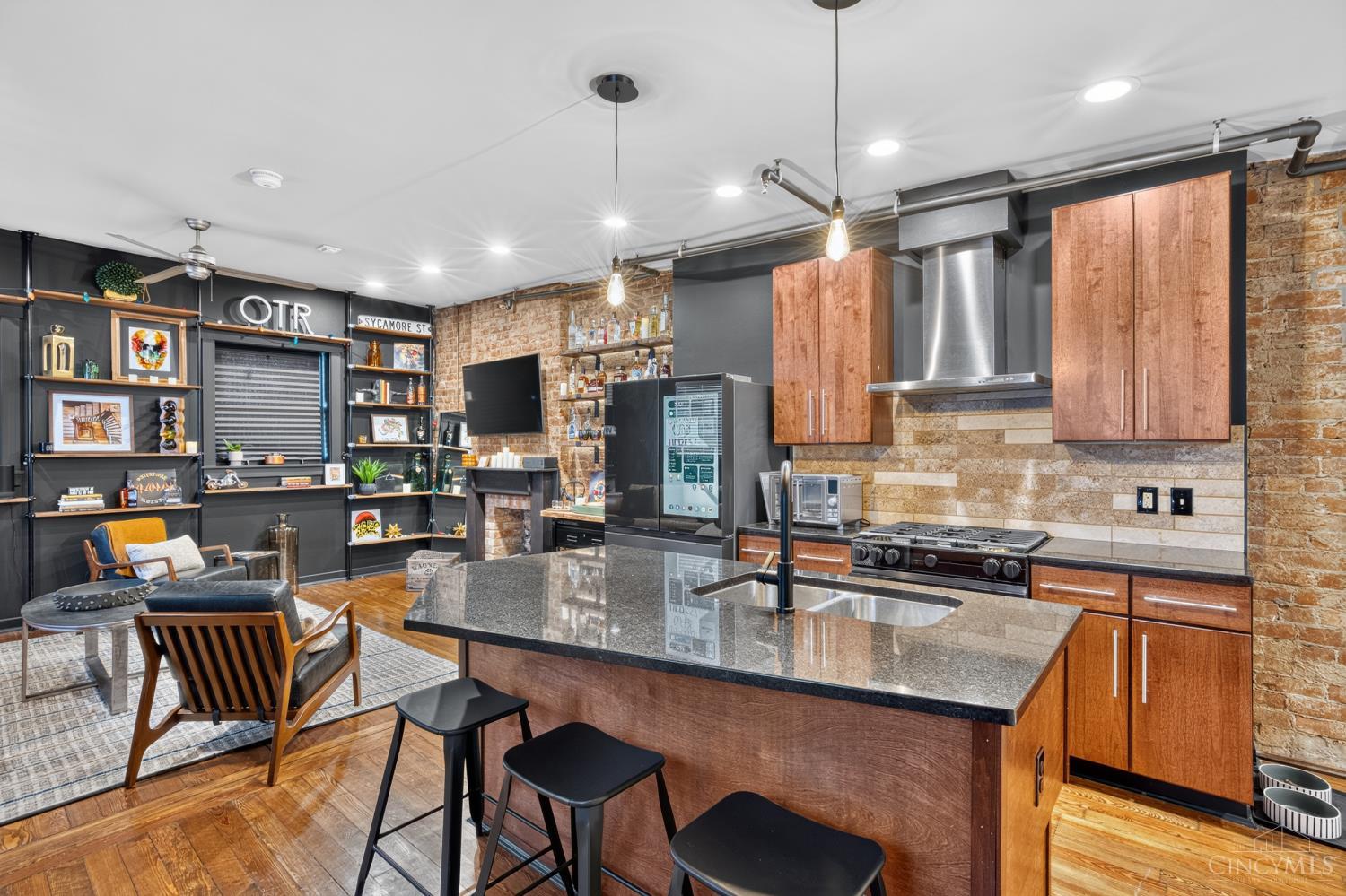 1237 Vine Street Property Photo 7