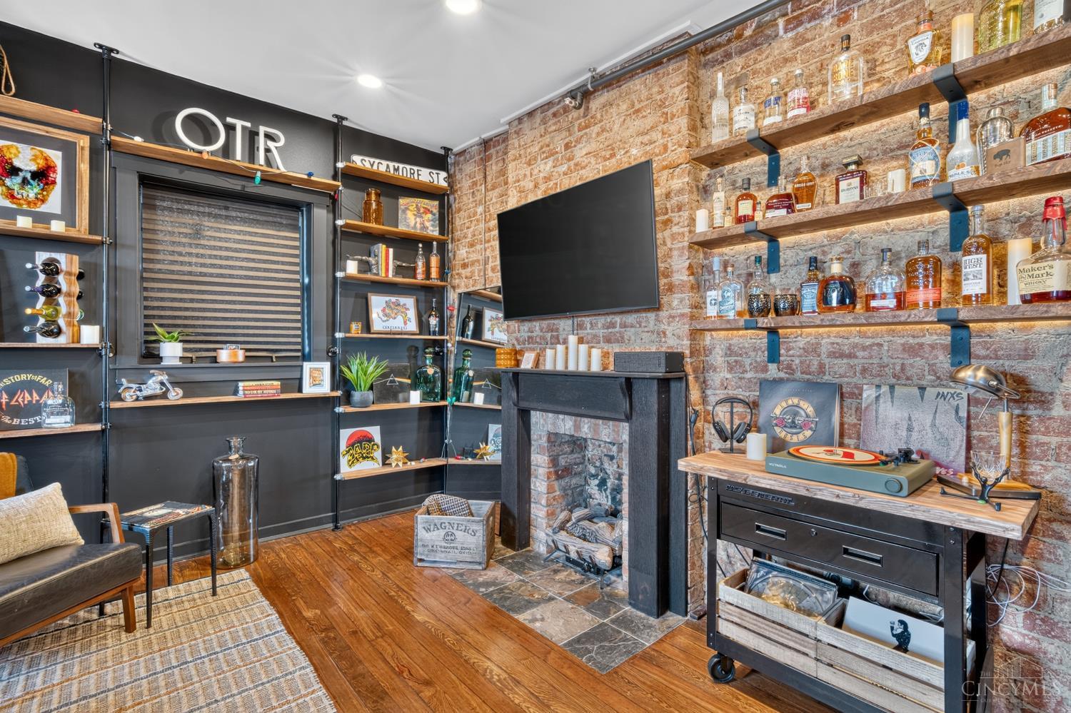 1237 Vine Street Property Photo 11