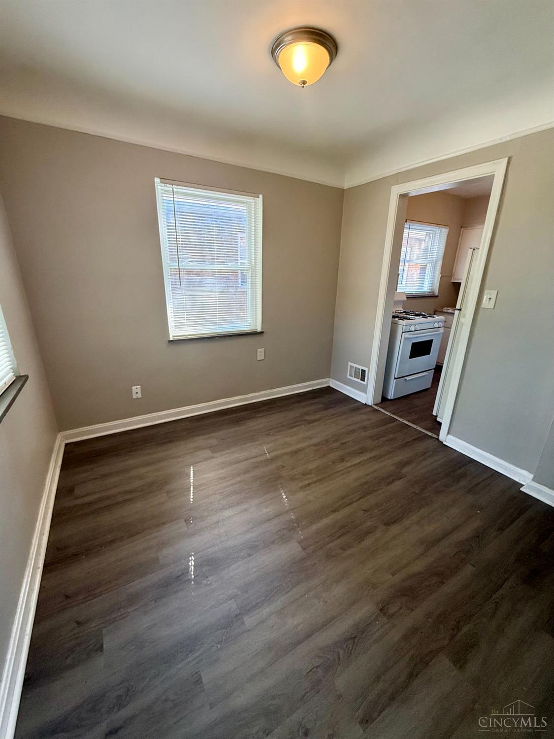 1639 Anita Place Property Photo 4