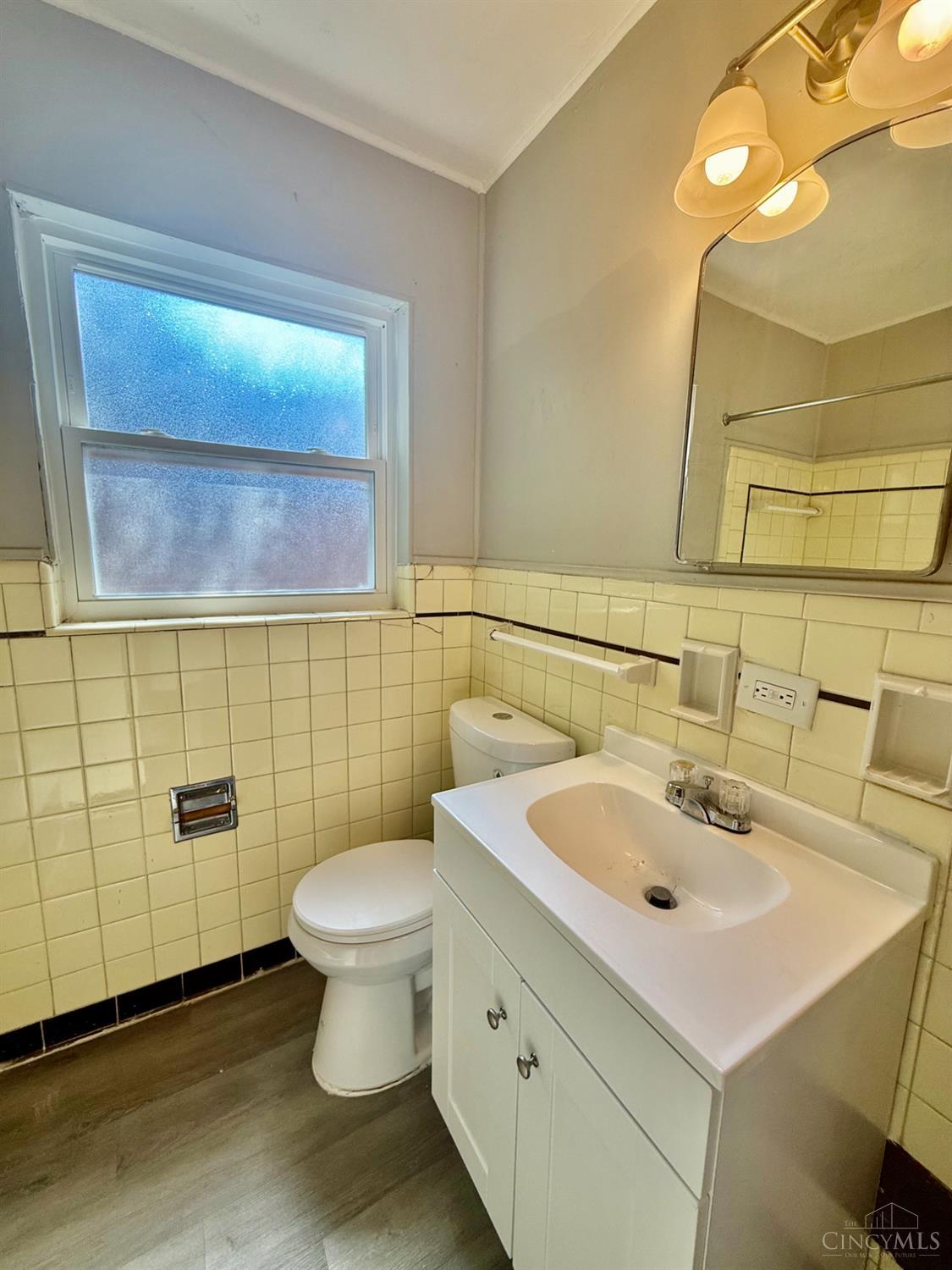 1639 Anita Place Property Photo 8
