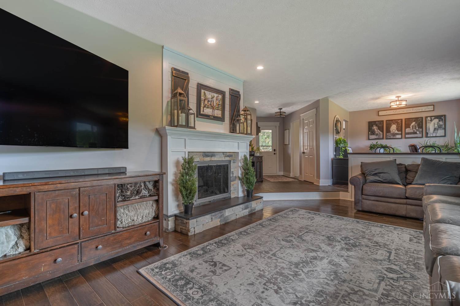 3385 Middle Run Road Property Photo 6