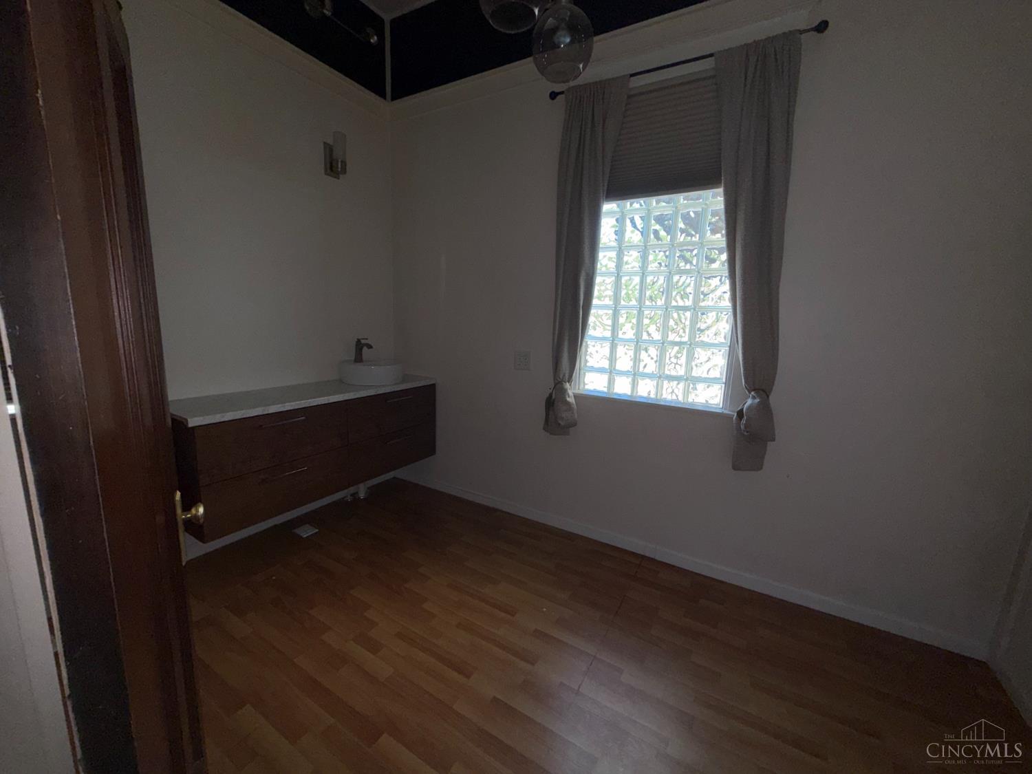 6712 Montgomery Road Property Photo 11