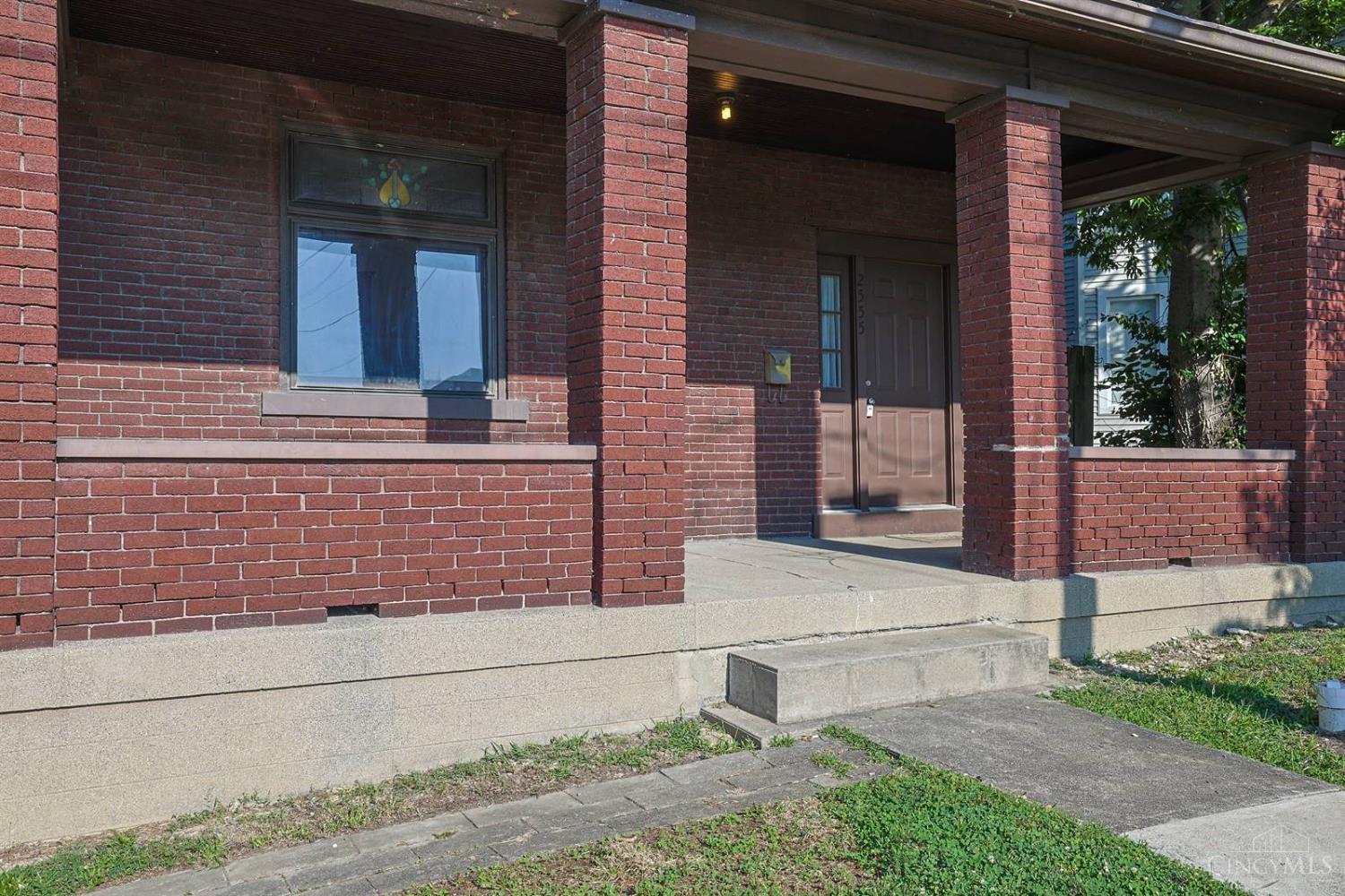 2555 Fairview Avenue Property Photo 4