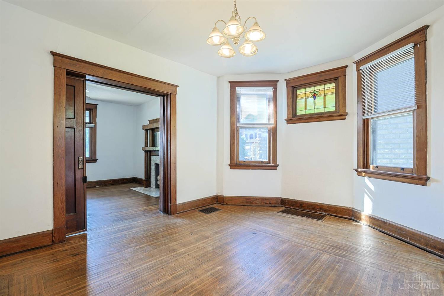 2555 Fairview Avenue Property Photo 12