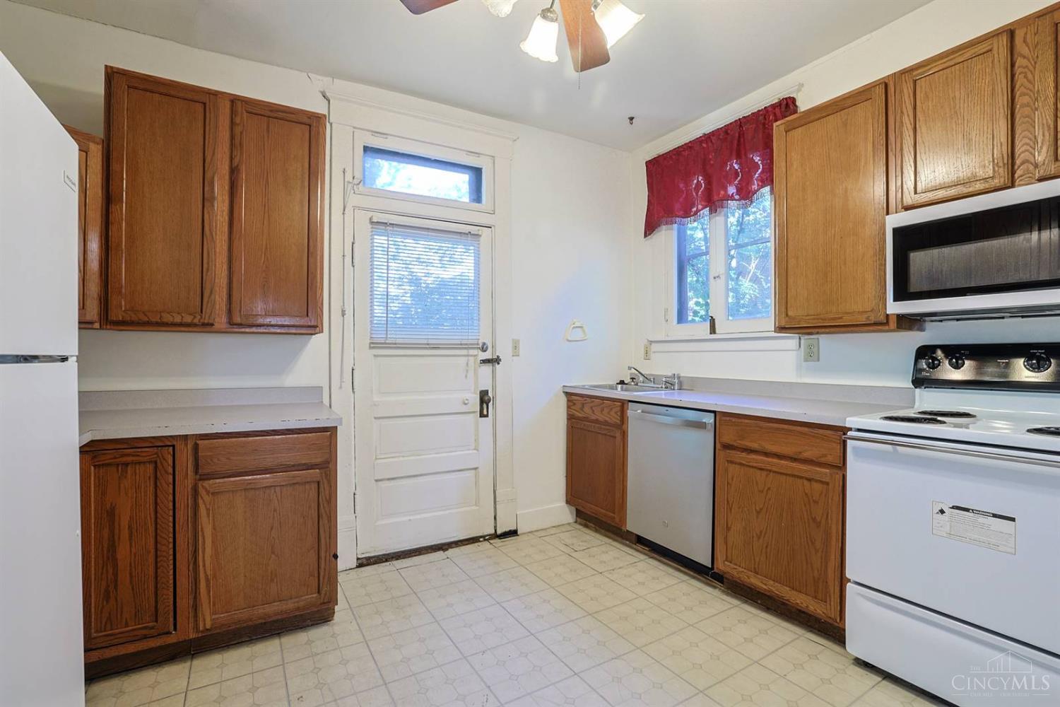 2555 Fairview Avenue Property Photo 14