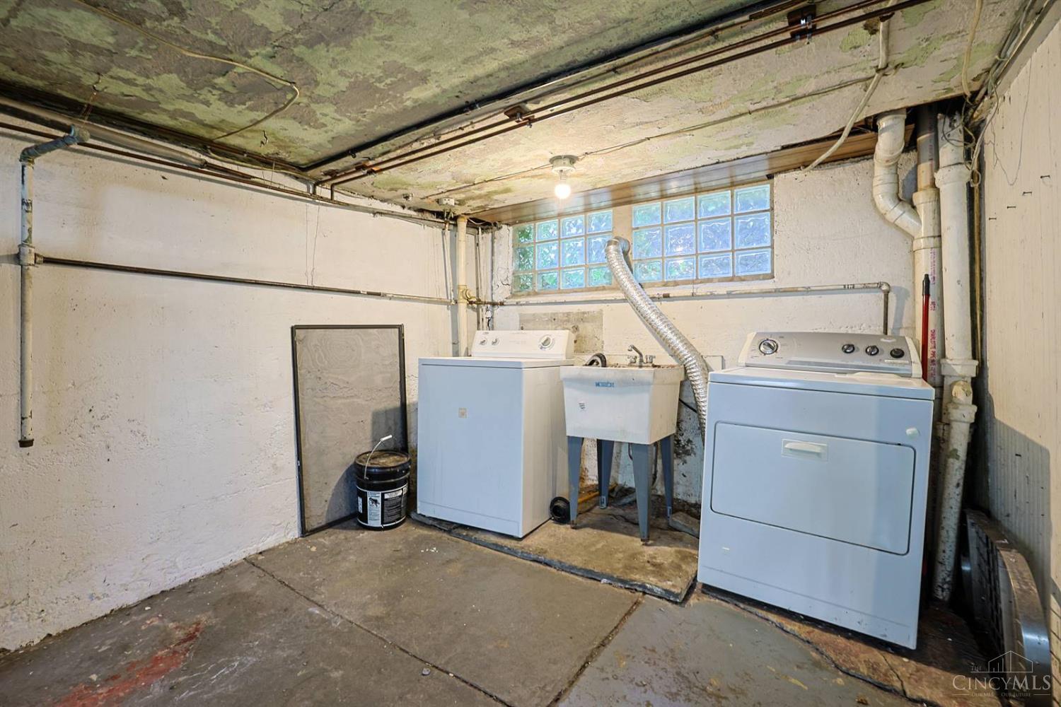 2555 Fairview Avenue Property Photo 29
