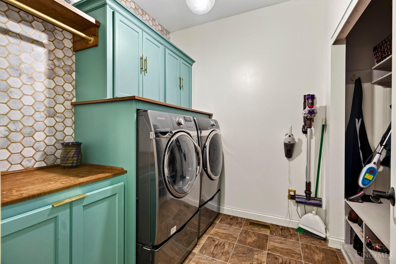 1529 Shaker Run Boulevard Property Photo 28