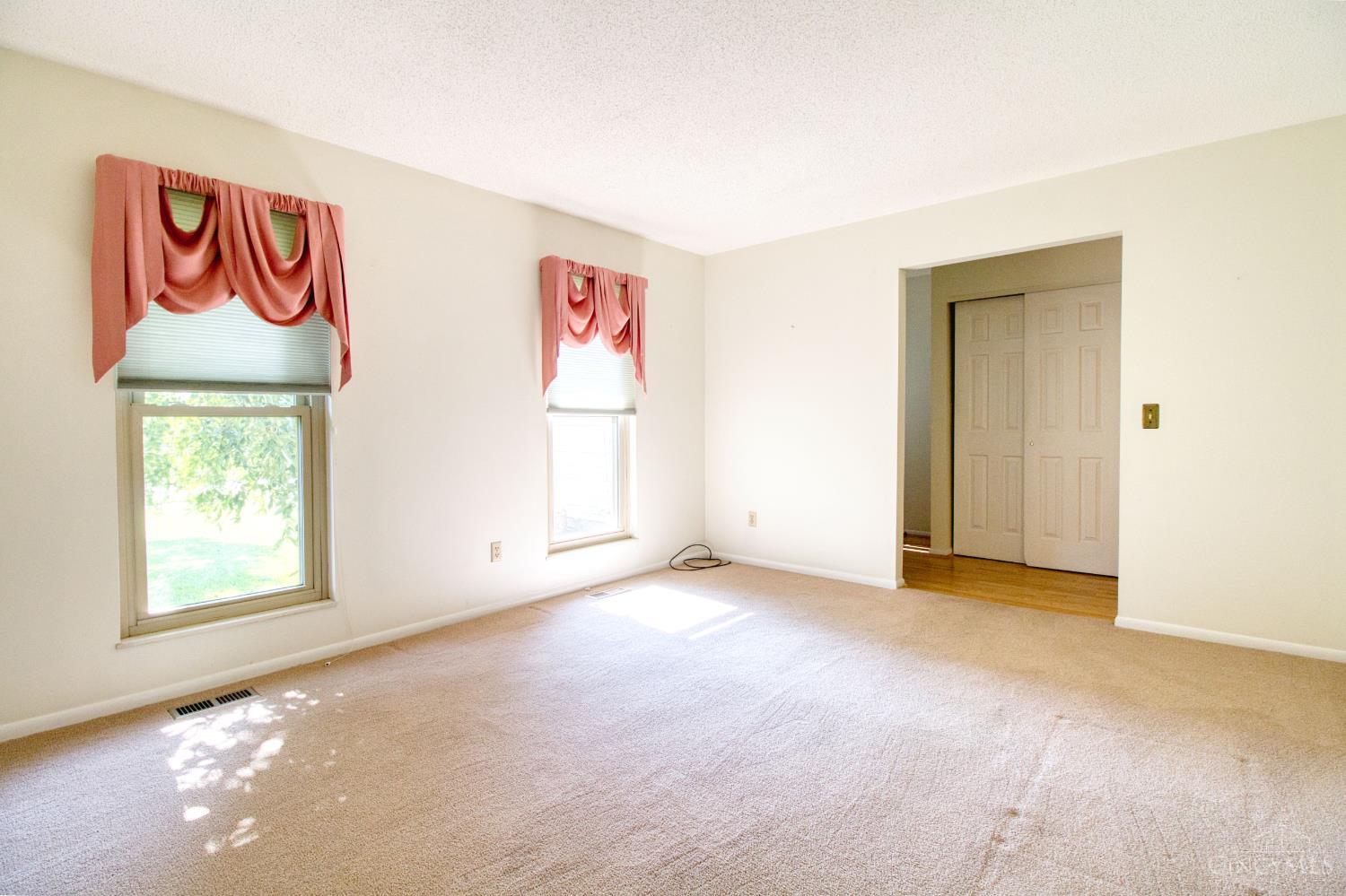 5803 Mt Vernon Drive Property Photo 3