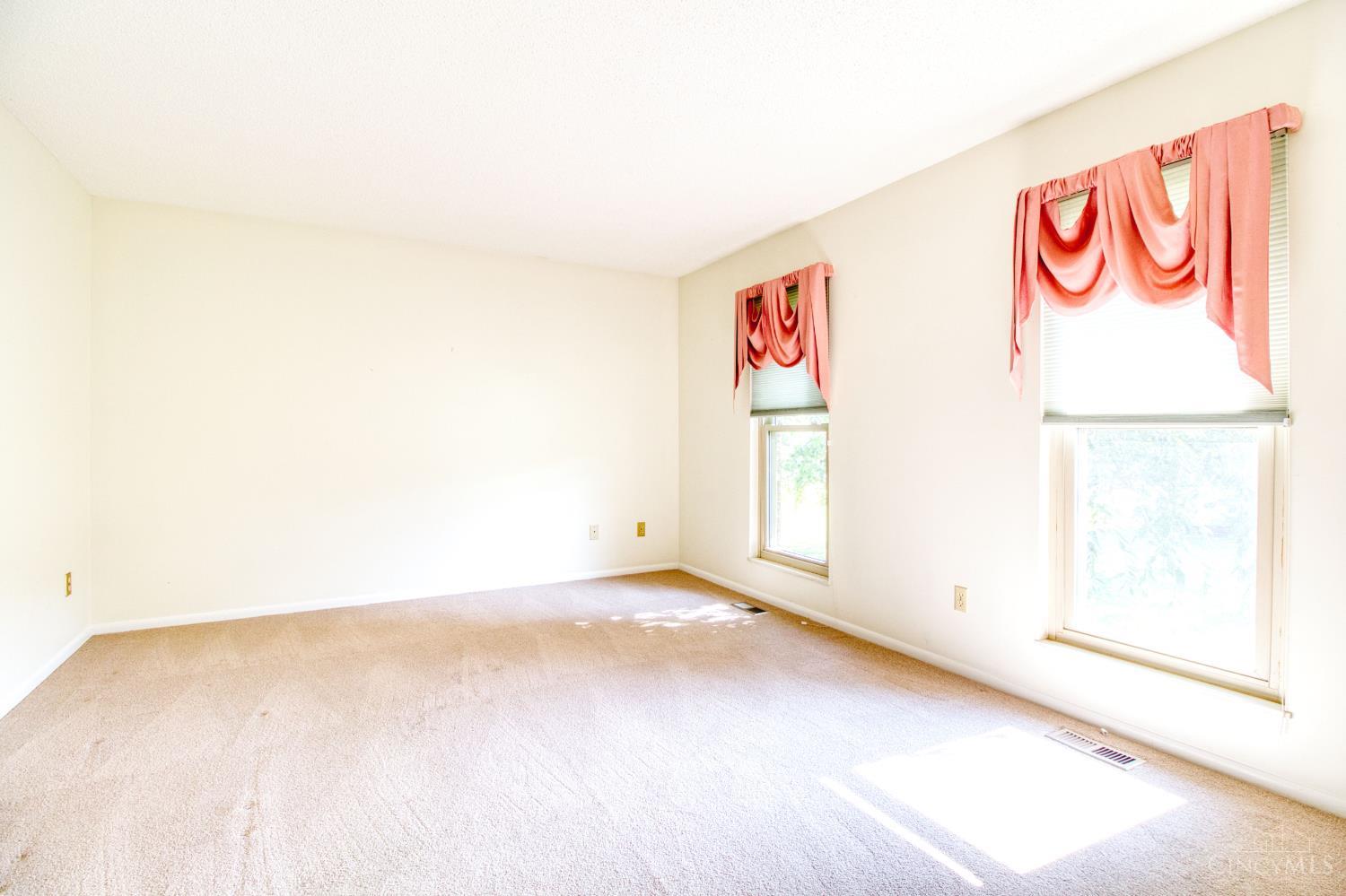 5803 Mt Vernon Drive Property Photo 4