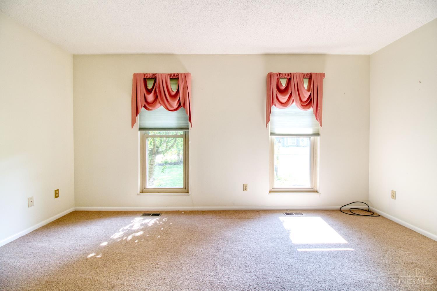 5803 Mt Vernon Drive Property Photo 6