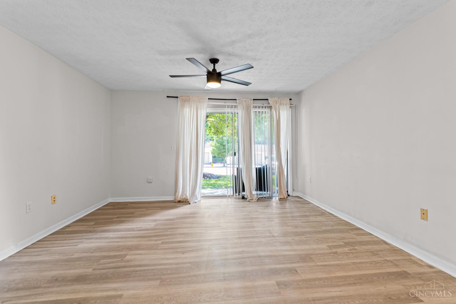 9325 Winton Road Property Photo 6