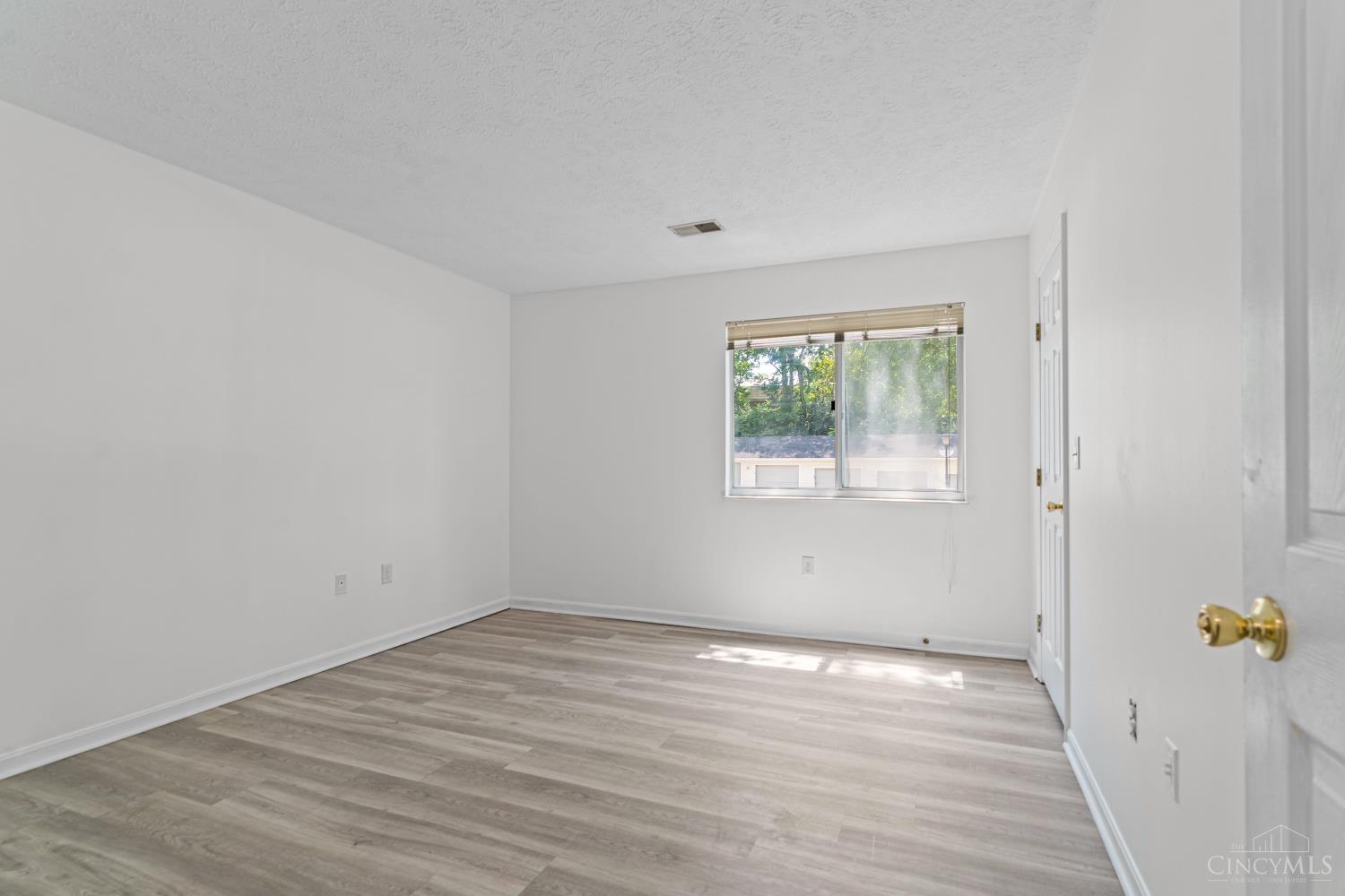 9325 Winton Road Property Photo 13
