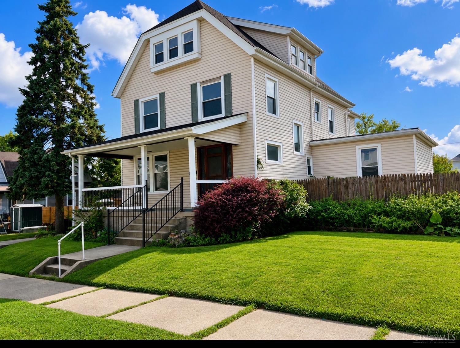 N 125 F Street Property Photo 1