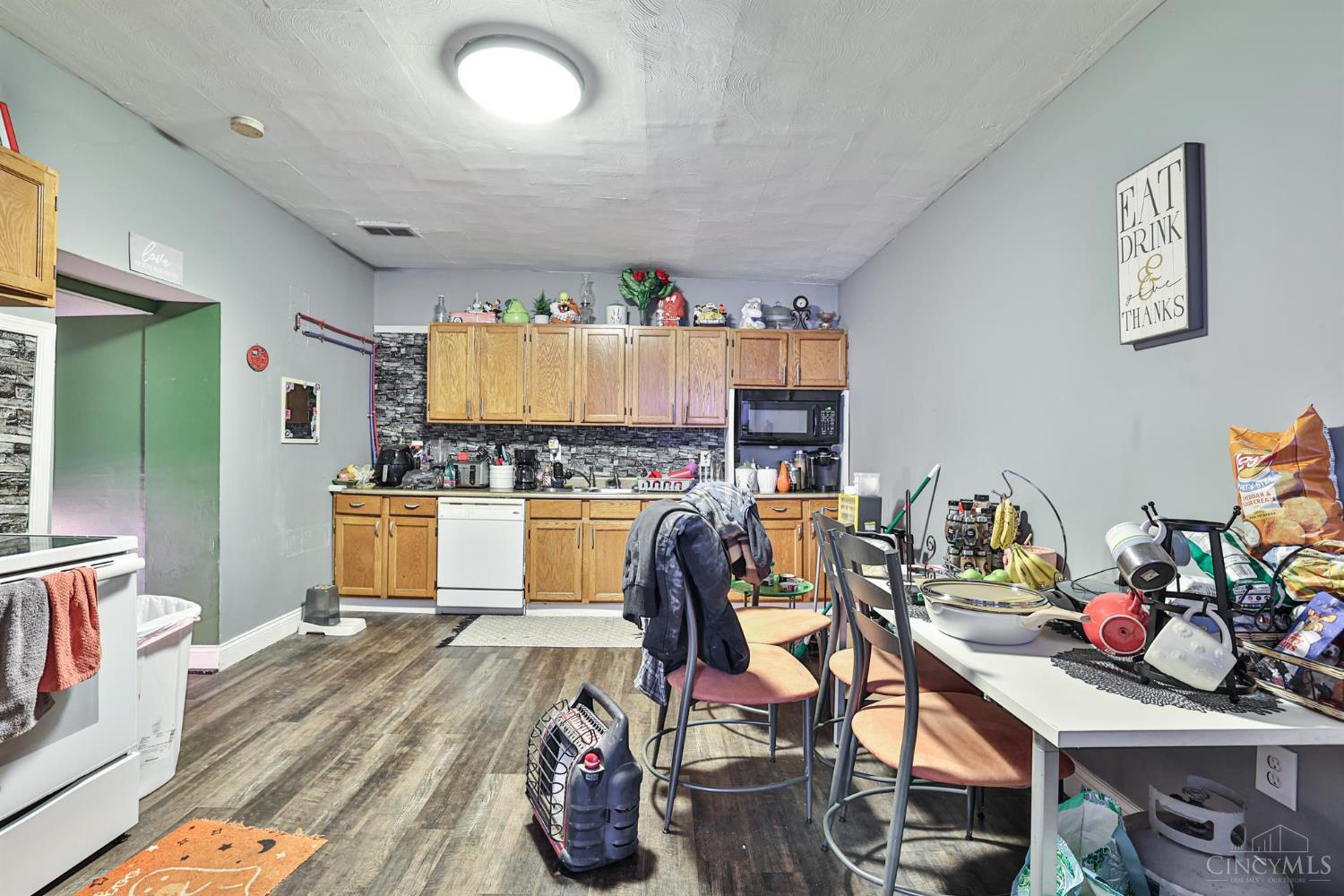 8524 Main Street Property Photo 23