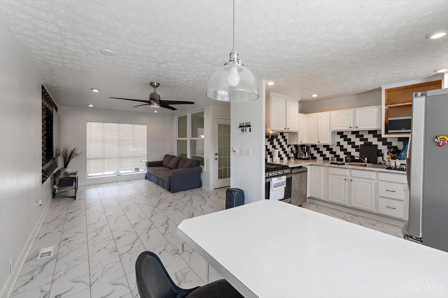 390 Sandy Lane Property Photo 13